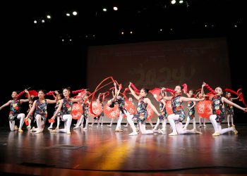 【视频】开场舞《欢乐中国年》| 演出：杨洋舞蹈工作室